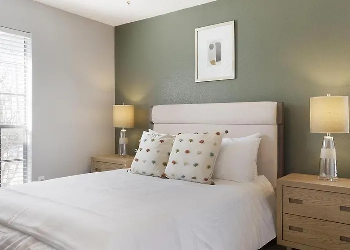 Landing Modern With Amazing Amenities Apartment