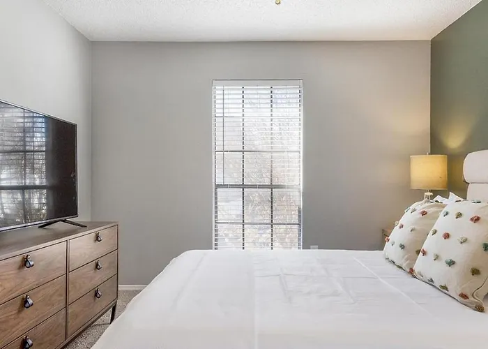 Landing Modern With Amazing Amenities Apartment